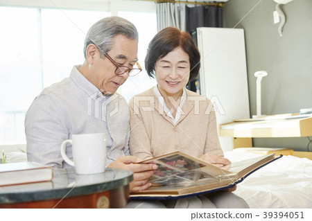 Old couple, Korean 39394051