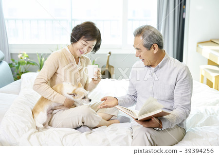 Old couple, Korean 39394256