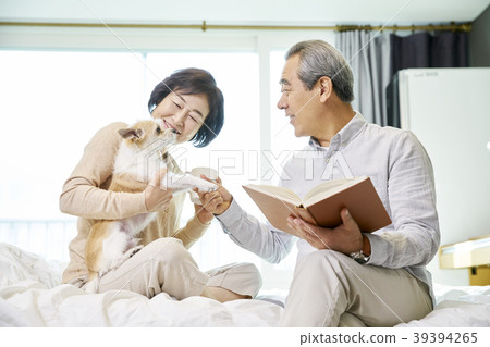 Old couple, Korean 39394265