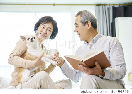 Old couple, Korean 39394266