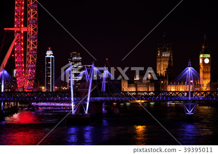 倫敦，大本鐘和倫敦眼的夜景 39395011