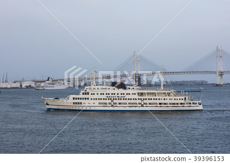 Royal Wing of Yokohama Port 39396153
