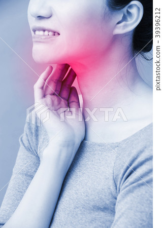 women with thyroid gland problem 39396212