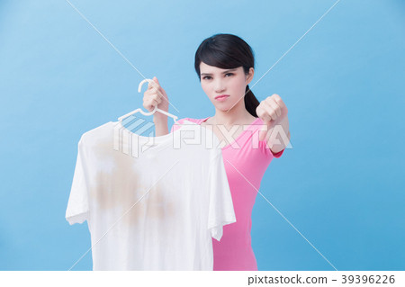woman show bad gesture with dirty shirt  39396226