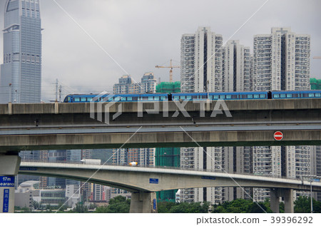 香港機場快線橫跨青海大橋 39396292