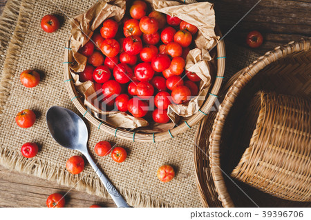 Babados cherry fruits-Malpighia glabra fruits Babados cherry fruits-Malpighia glabra fruits 39396706