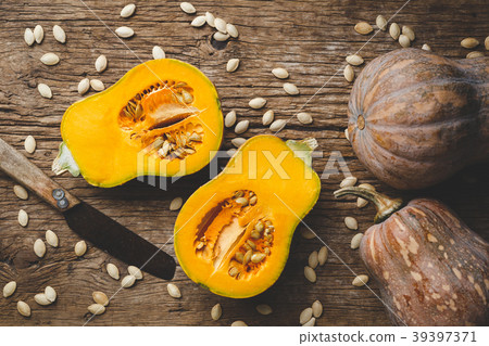 Butternut pumpkins 39397371