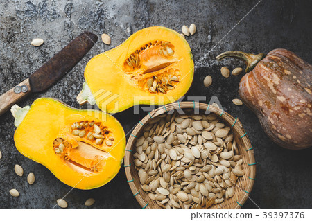 Butternut pumpkins Butternut pumpkins 39397376
