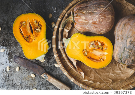 Butternut pumpkins Butternut pumpkins 39397378