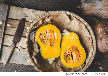 Butternut pumpkins Butternut pumpkins 39397381