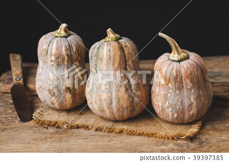 Butternut pumpkins Butternut pumpkins 39397385