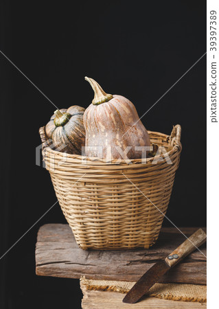 Butternut pumpkins 39397389