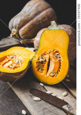 Butternut pumpkins 39397406