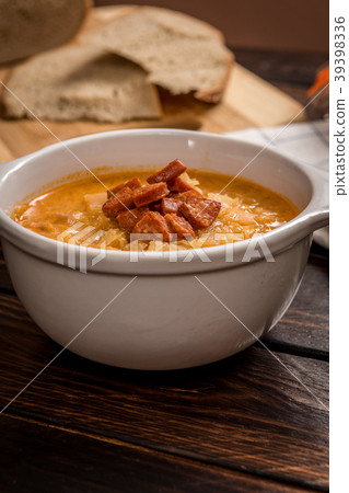 sauerkraut soup with cabbage 39398336