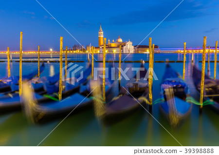 Gondolas in Venice 39398888