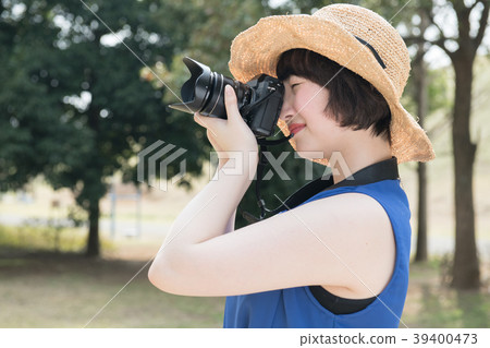 A young woman holding a camera A young woman holding a camera 39400473