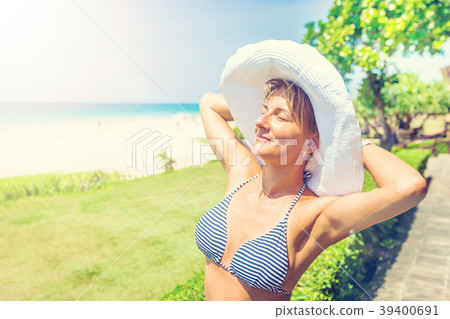 Beautiful woman sunbathing at the seaside Beautiful woman sunbathing at the seaside 39400691