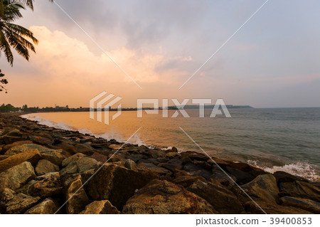 Landscape of sunset on the beach 39400853