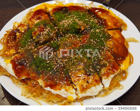 Hiroshima specialty "Hiroshima-style okonomiyaki" 39400898