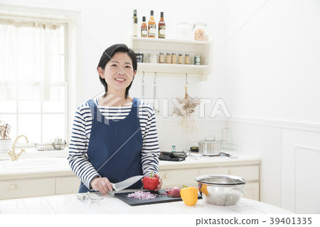 廚房裡的女人 39401335