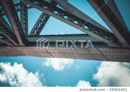 Bridge frame closeup Bridge frame closeup 39401481