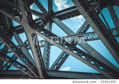 Bridge frame closeup 39401483