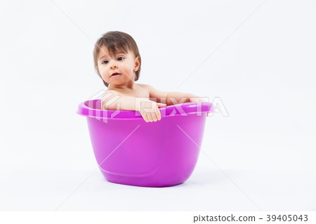 Adorable caucasian girl taking bath in purple tub Adorable caucasian girl taking bath in purple tub 39405043