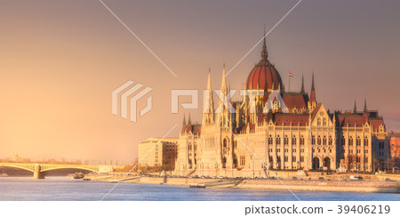 Parliament building and river Danube of Budapest 39406219