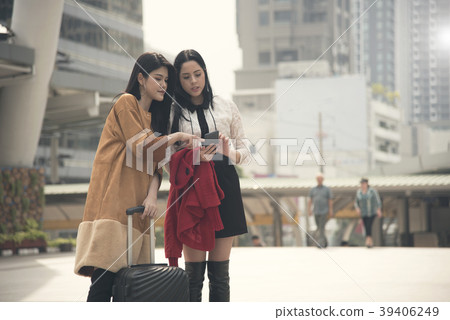 woman tourist using gps map in smart phone  39406249