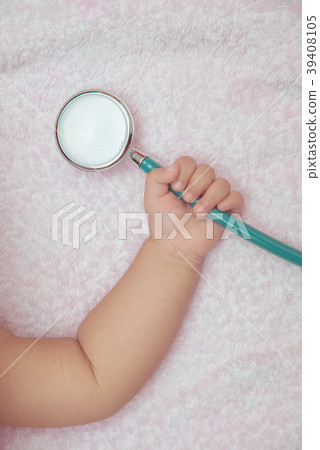 medical instruments stethoscope  hand of baby girl 39408105
