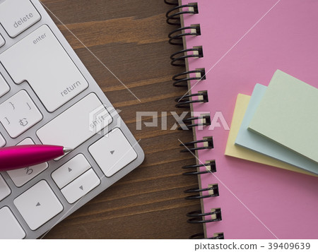 Business image · notebook · keyboard · female 39409639