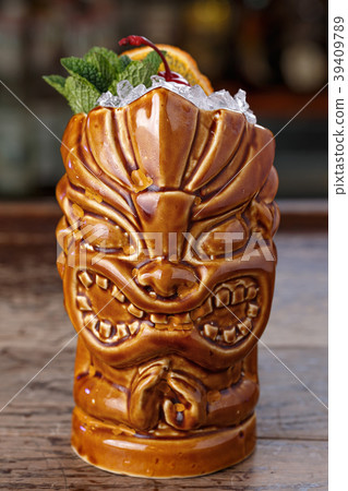 tiki glass of cocktail with ice 39409789