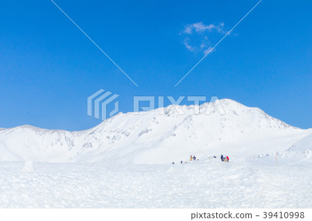 Tateyama Kurobe Alpine Route, the snow mountains Tateyama Kurobe Alpine Route, the snow mountains 39410998