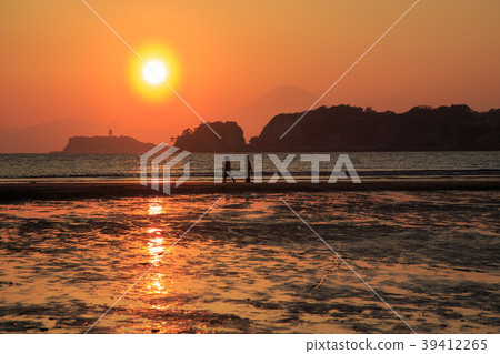 Sunset on Sunset Fuji from Kamakura City's Kagiza Coast 39412265