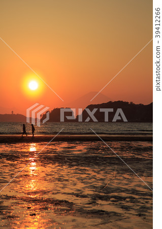 Sunset on Sunset Fuji from Kamakura City's Kagiza Coast 39412266