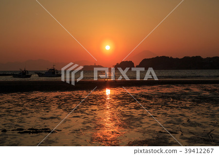 Sunset on Sunset Fuji from Kamakura City's Kagiza Coast 39412267