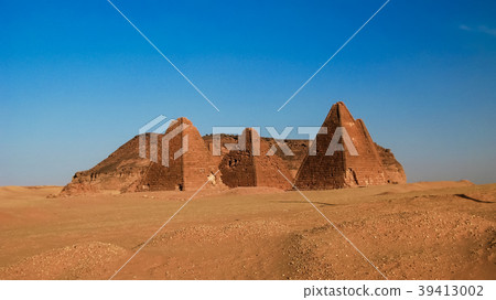 Jebel Barkal and Pyramids, Karima. Nubia, Sudan Jebel Barkal and Pyramids, Karima. Nubia, Sudan 39413002