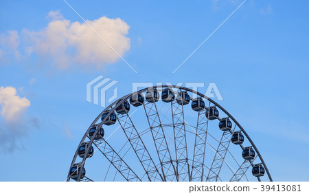 Ferris wheel with blue sky 39413081