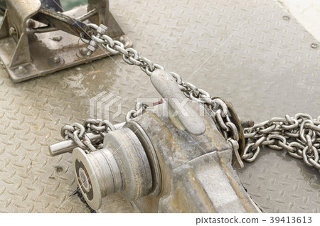 Anchor and mechanism for lifting the anchor with Anchor and mechanism for lifting the anchor with 39413613