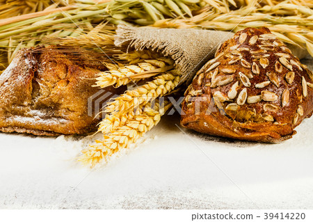 white bread with spikelets of wheat, oats and rye white bread with spikelets of wheat, oats and rye 39414220