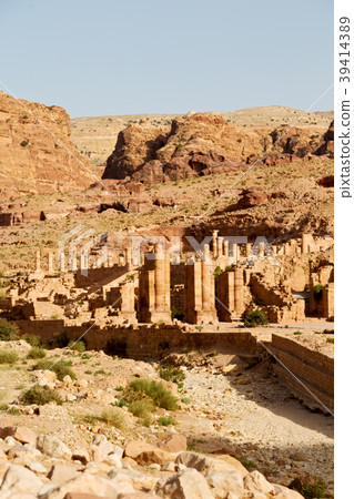 the antique street full of columns and heritage the antique street full of columns and heritage 39414389