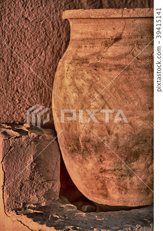 container and ornament pottery and house 39415141