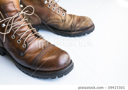 Shoe maintenance left and right comparison Shoe maintenance left and right comparison 39415301