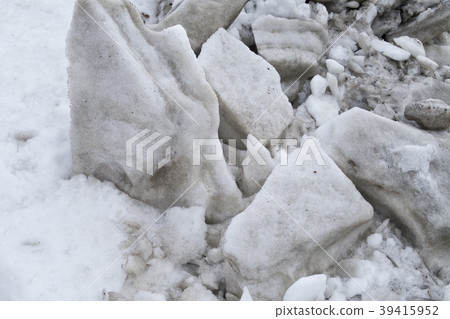 Snow removal 39415952