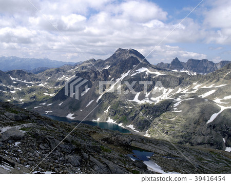 Part of the Alps mountain massif called Carinthia. Part of the Alps mountain massif called Carinthia. 39416454