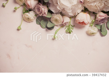 White flowers border White flowers border 39417432