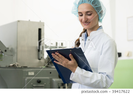 Portrait of woman inspector during quality control 39417622