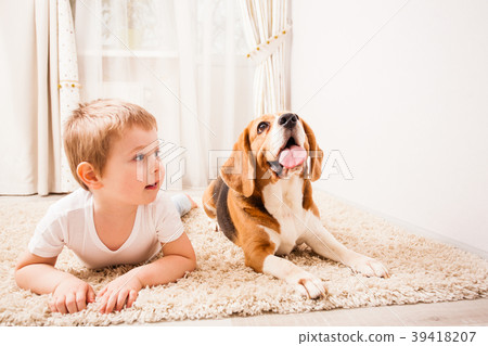 the boy is maing the same actions the boy is maing the same actions 39418207