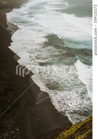 Rough swash waves pounding bluff steep volcanic Rough swash waves pounding bluff steep volcanic 39418373