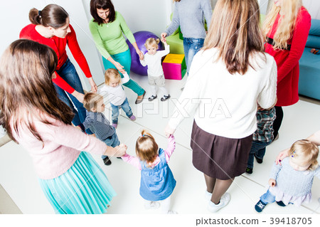 Round dance in the kindergarten Round dance in the kindergarten 39418705